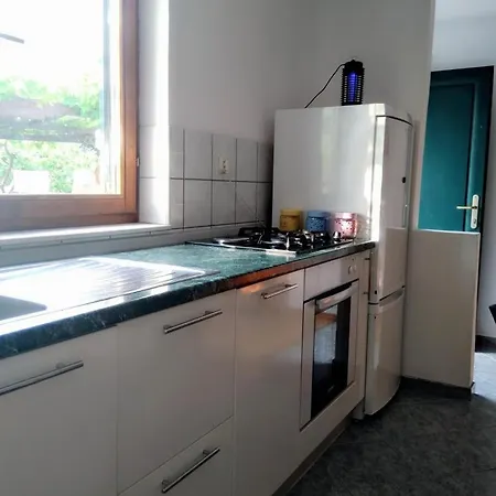 Apartment Apartman Sutivan